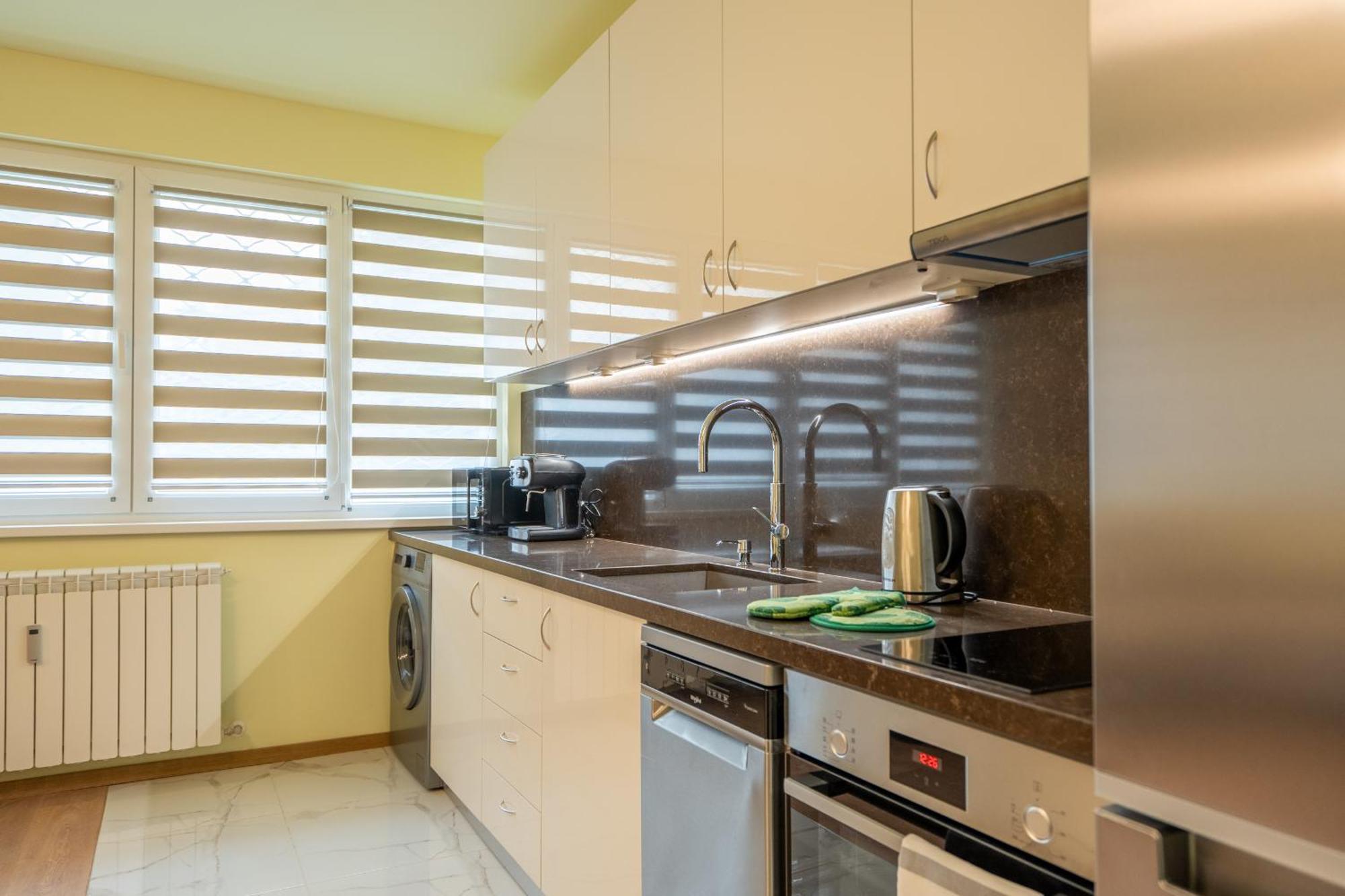 Top Location Central New & Spacious 3 Bdr Apt Medical Academy Sofia Ngoại thất bức ảnh