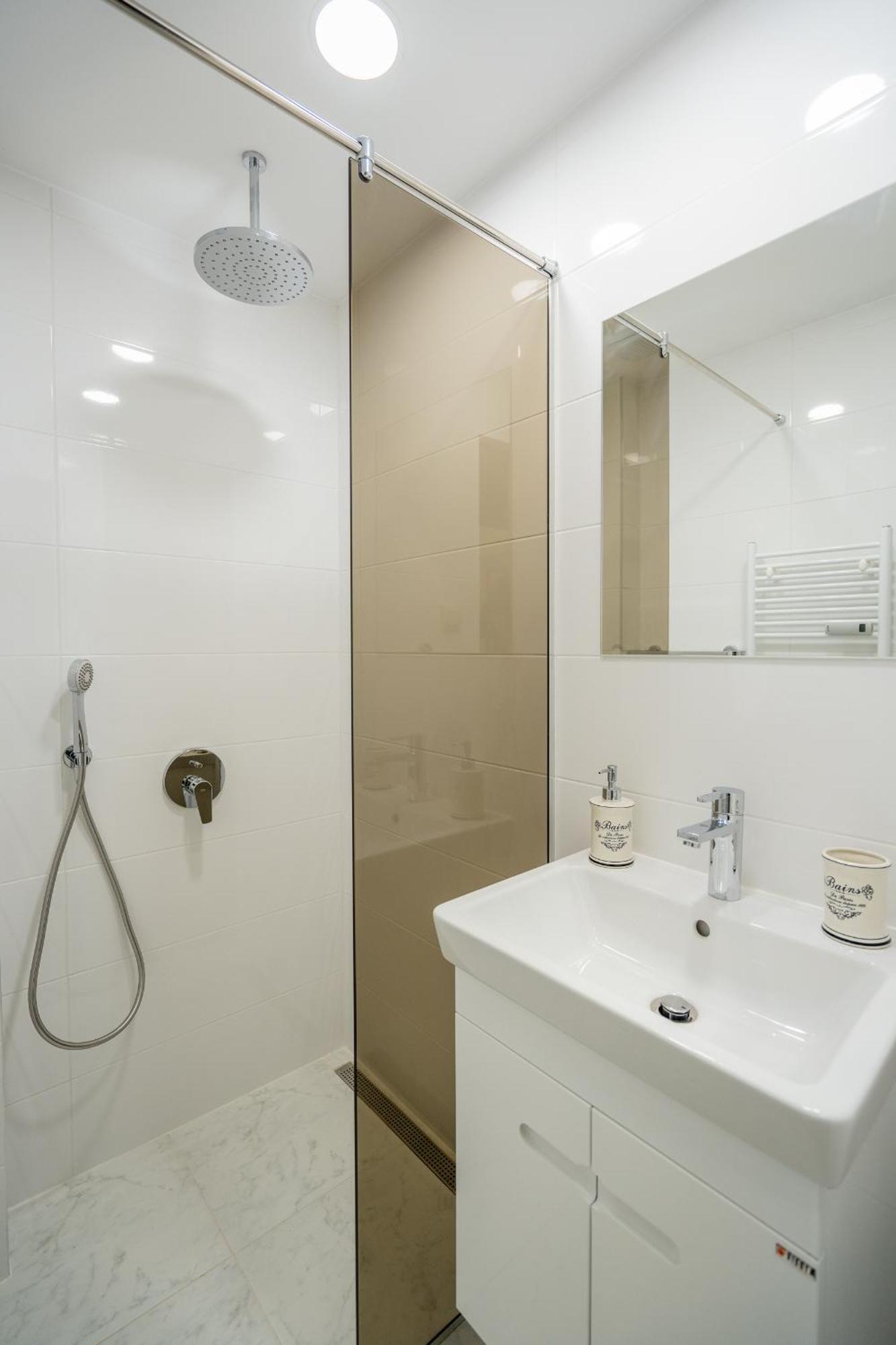 Top Location Central New & Spacious 3 Bdr Apt Medical Academy Sofia Ngoại thất bức ảnh