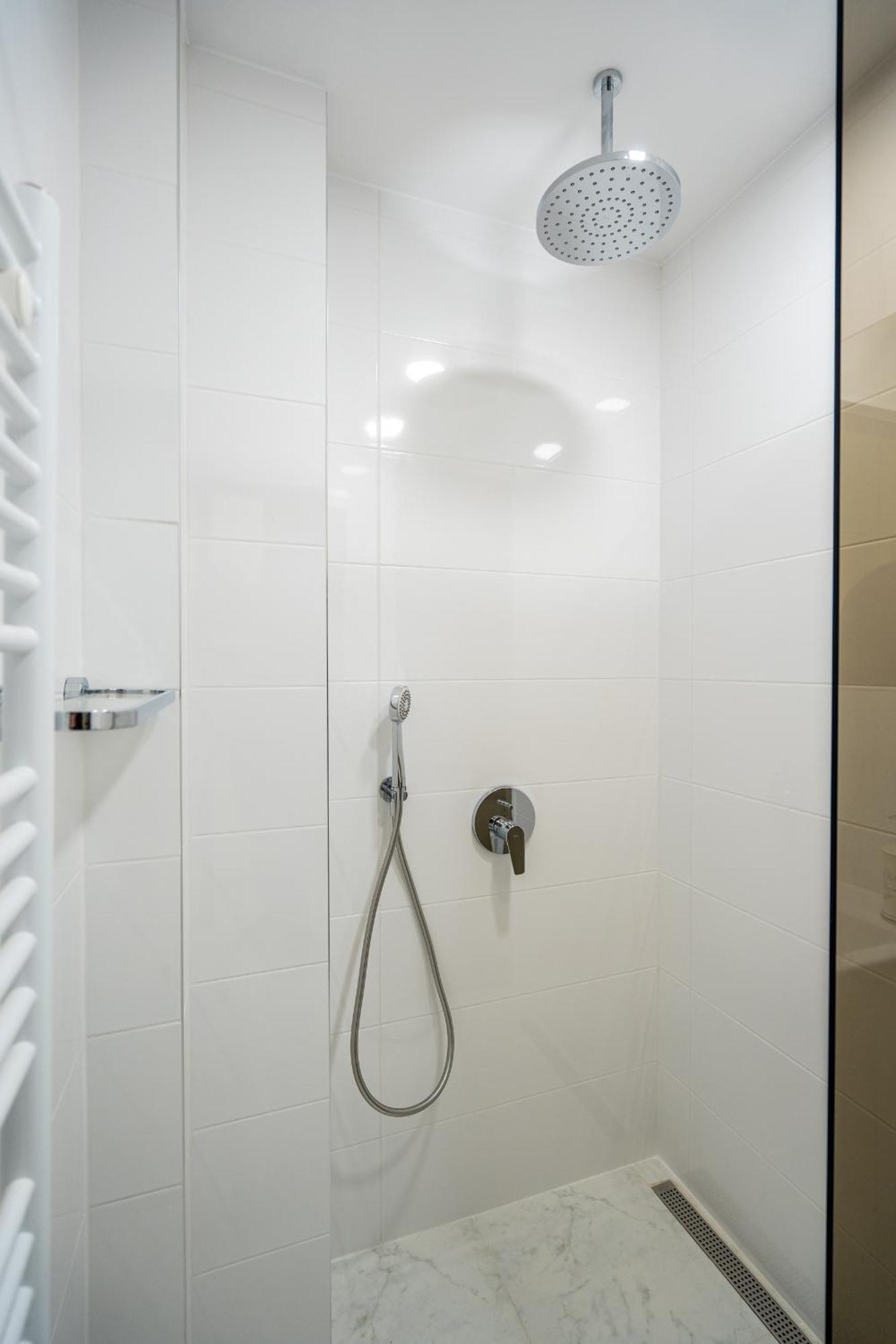 Top Location Central New & Spacious 3 Bdr Apt Medical Academy Sofia Ngoại thất bức ảnh