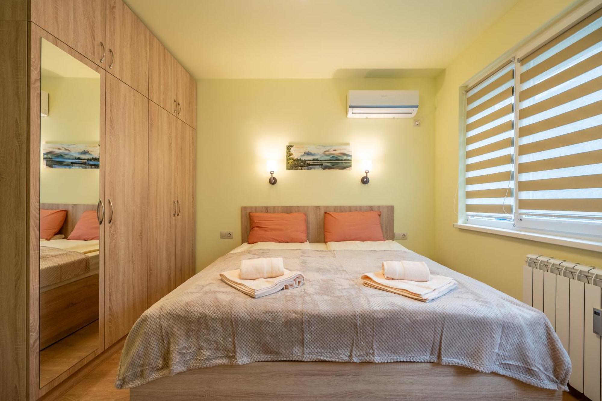 Top Location Central New & Spacious 3 Bdr Apt Medical Academy Sofia Ngoại thất bức ảnh