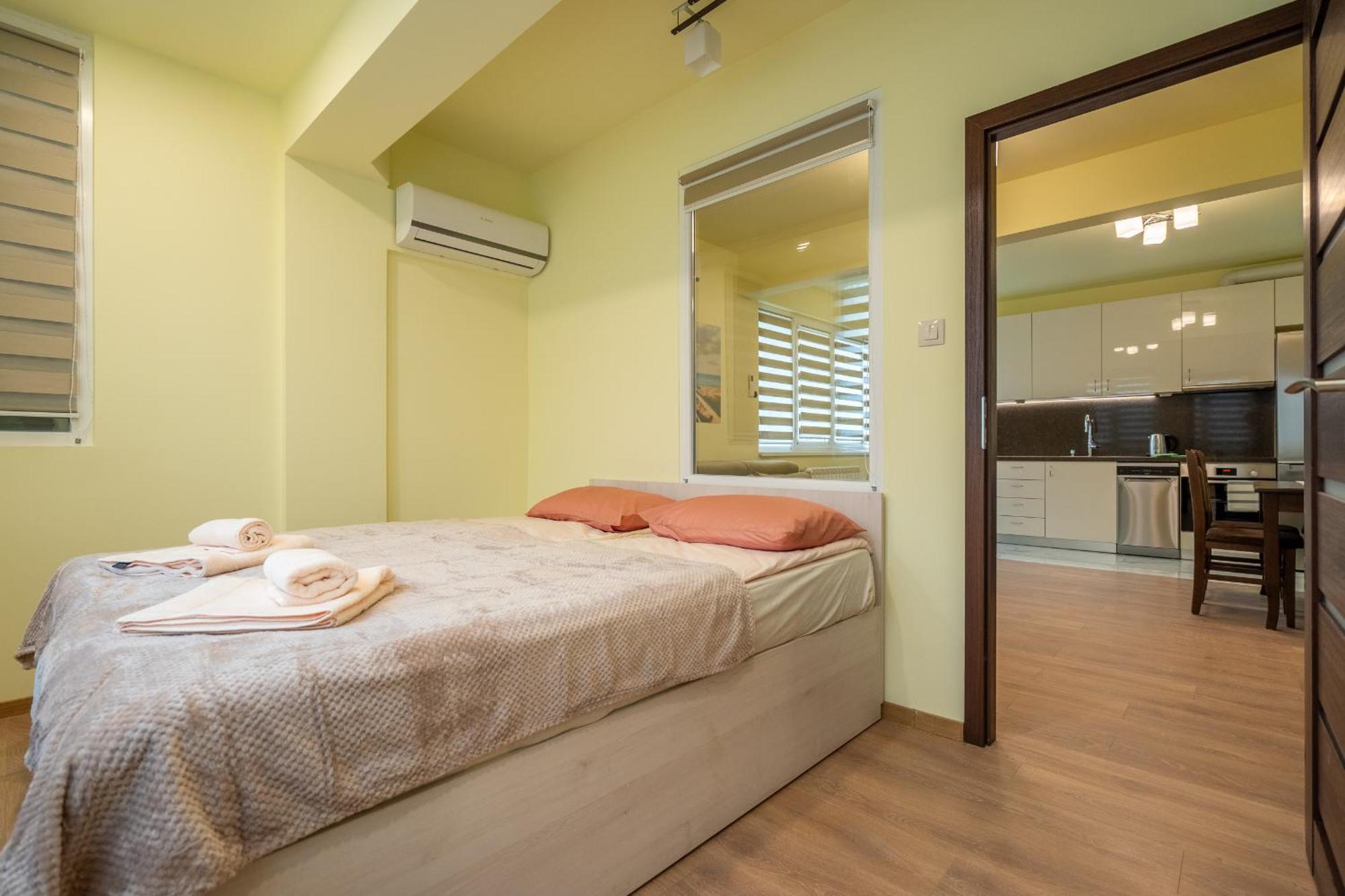 Top Location Central New & Spacious 3 Bdr Apt Medical Academy Sofia Ngoại thất bức ảnh