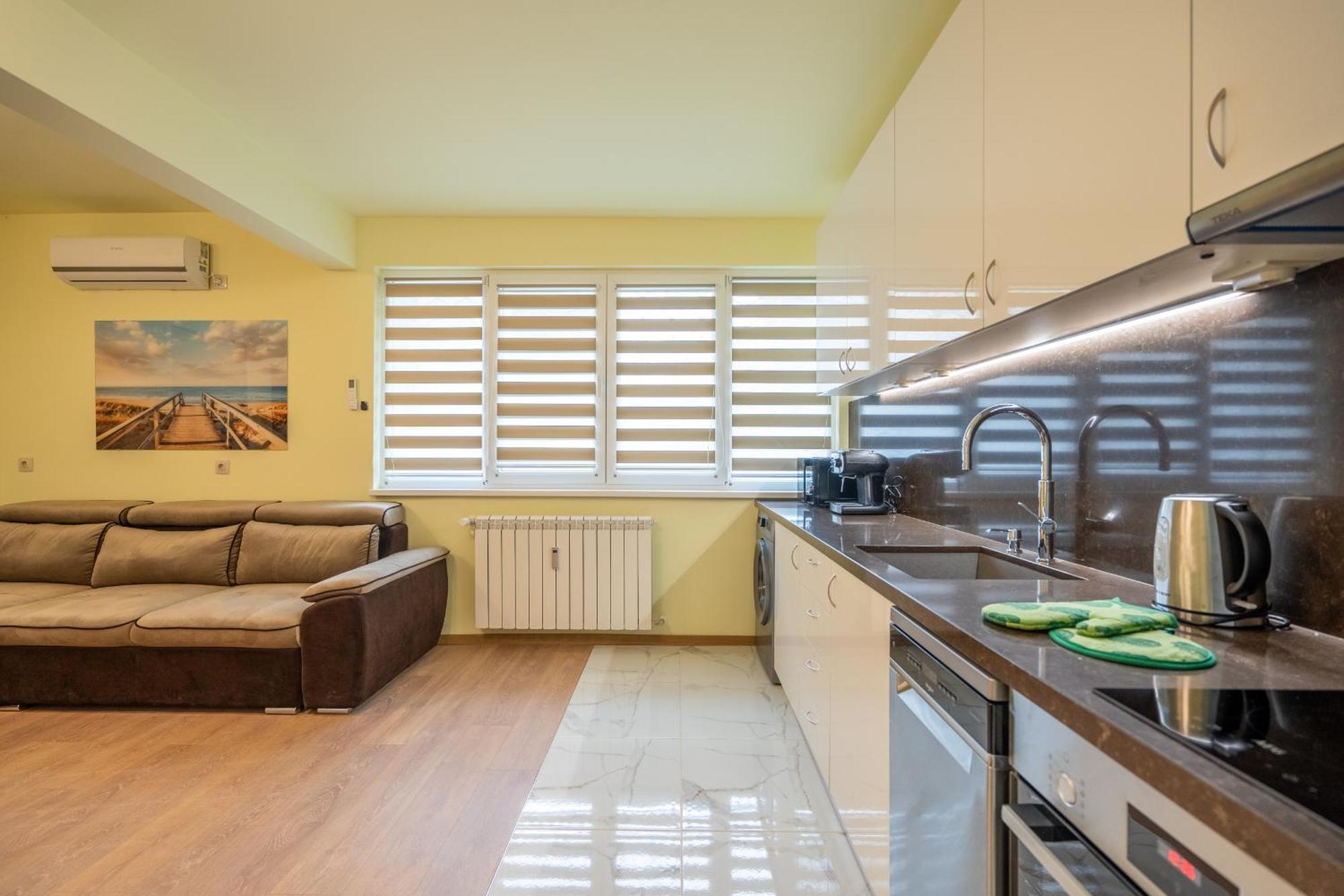 Top Location Central New & Spacious 3 Bdr Apt Medical Academy Sofia Ngoại thất bức ảnh