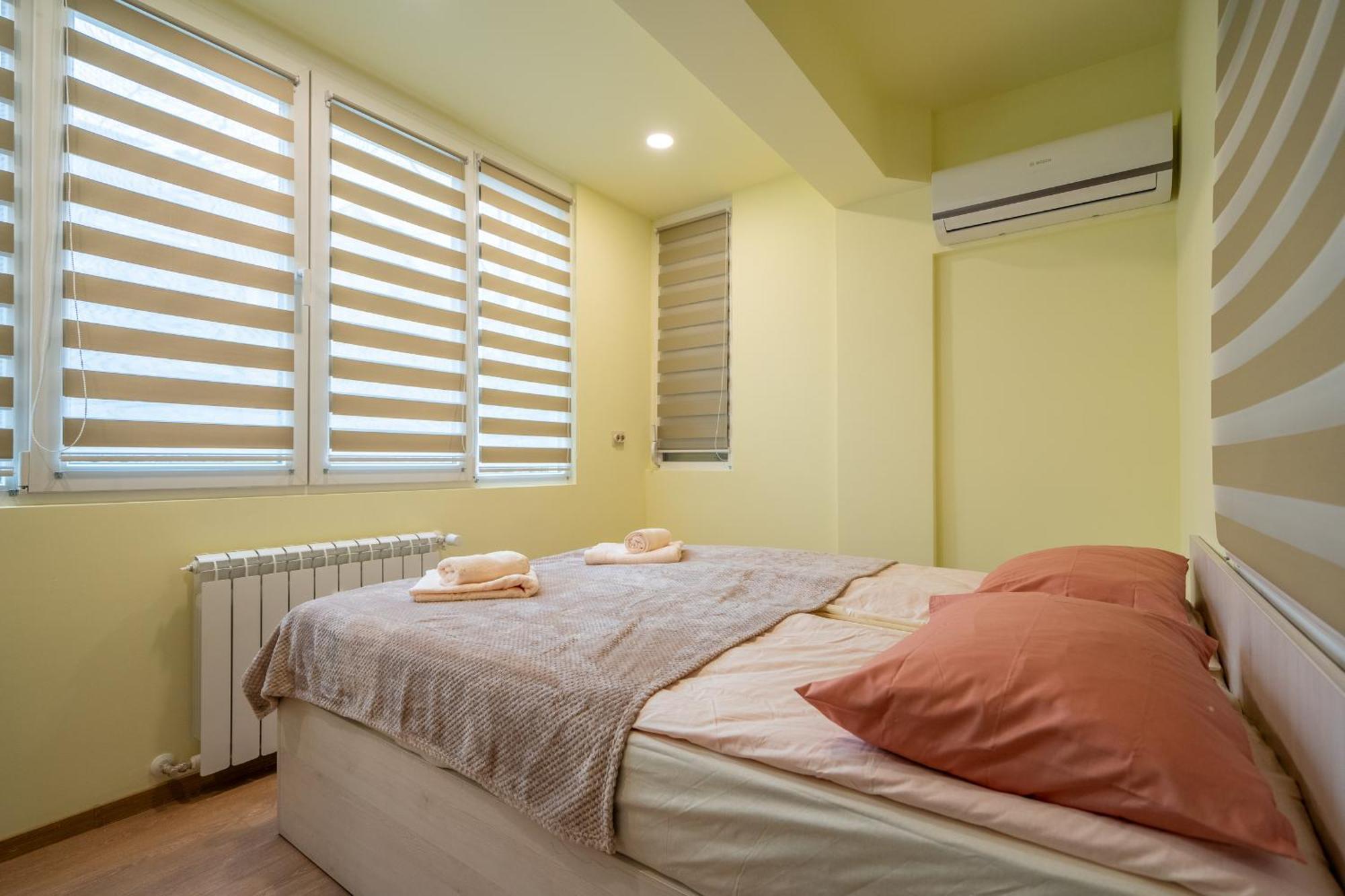 Top Location Central New & Spacious 3 Bdr Apt Medical Academy Sofia Ngoại thất bức ảnh
