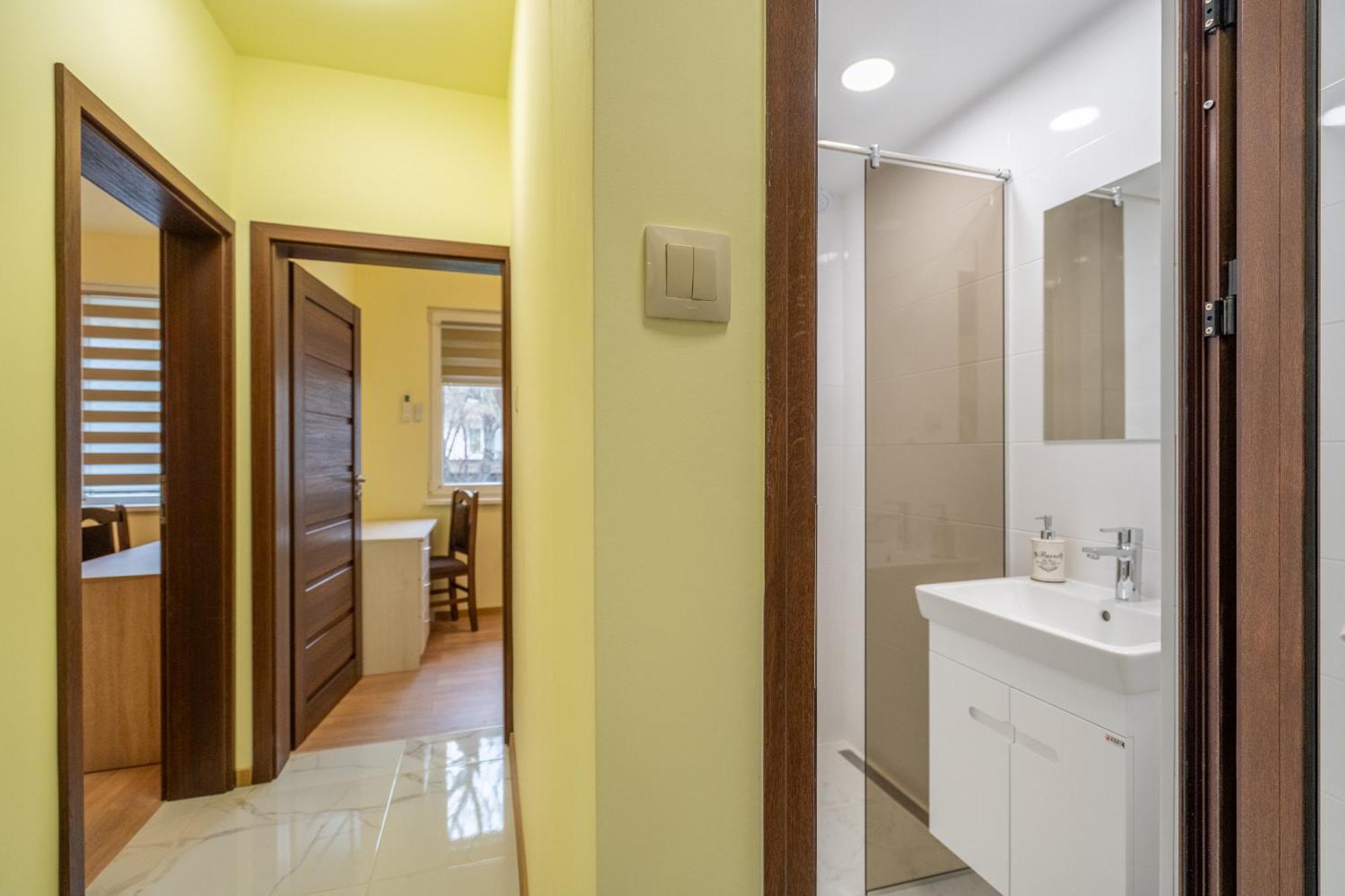 Top Location Central New & Spacious 3 Bdr Apt Medical Academy Sofia Ngoại thất bức ảnh