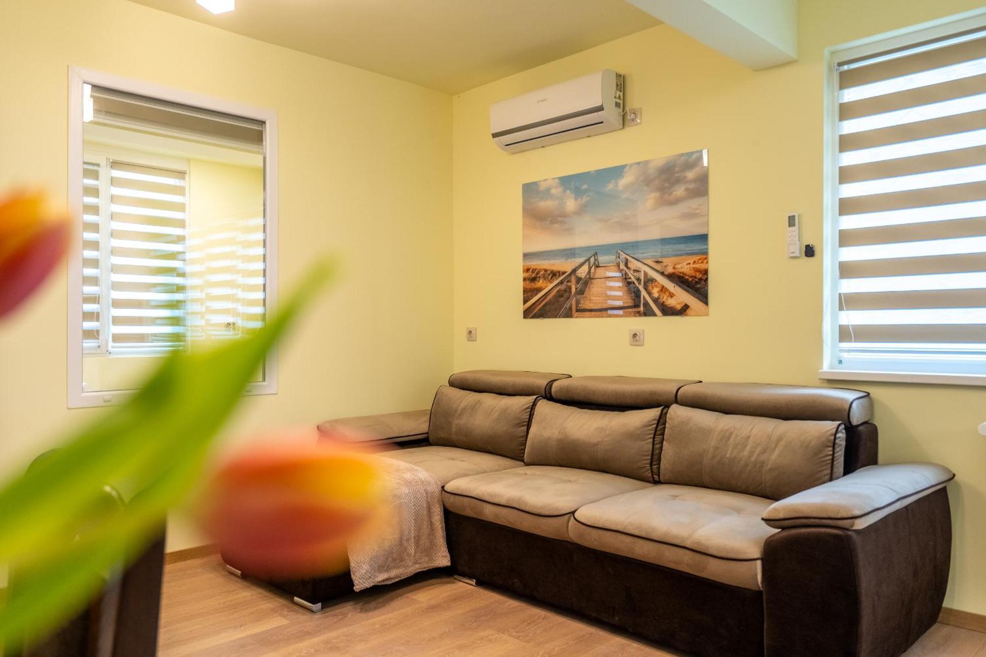Top Location Central New & Spacious 3 Bdr Apt Medical Academy Sofia Ngoại thất bức ảnh