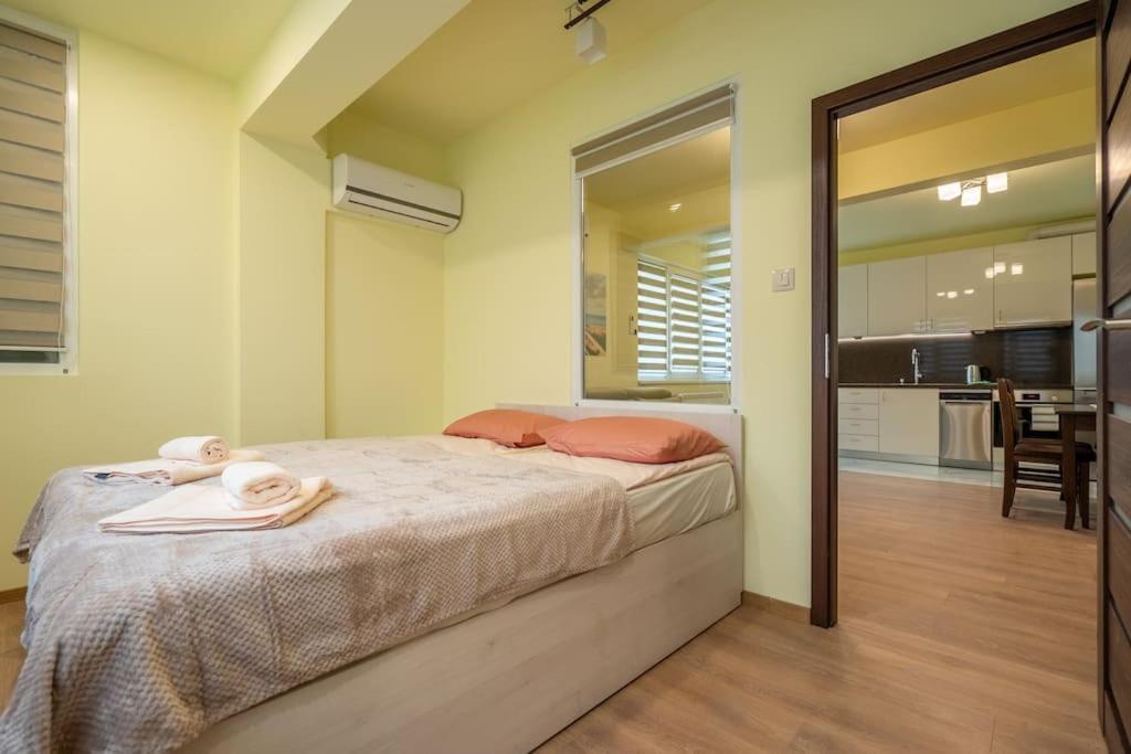 Top Location Central New & Spacious 3 Bdr Apt Medical Academy Sofia Ngoại thất bức ảnh