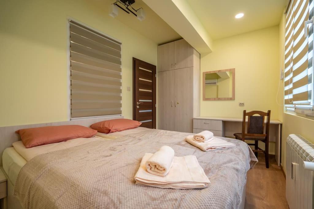 Top Location Central New & Spacious 3 Bdr Apt Medical Academy Sofia Ngoại thất bức ảnh