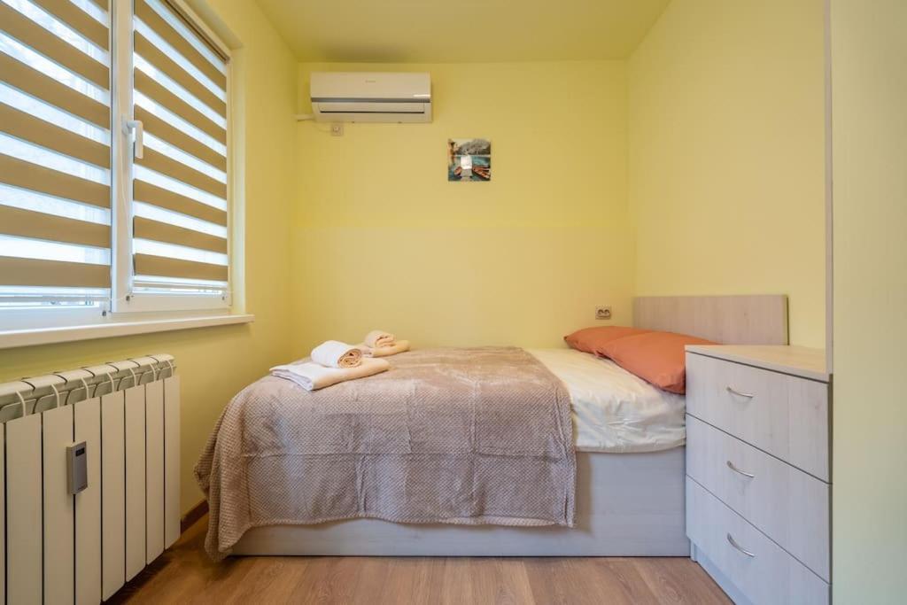 Top Location Central New & Spacious 3 Bdr Apt Medical Academy Sofia Ngoại thất bức ảnh